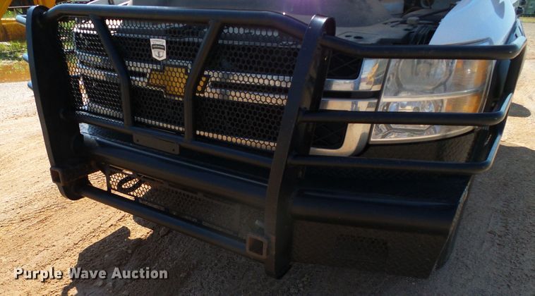 image for item DG0184 2013 Chevrolet Silverado 3500HD Crew Cab pickup truck cab and chassis