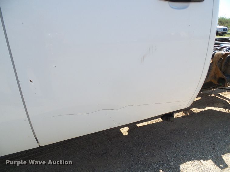 image for item DG0184 2013 Chevrolet Silverado 3500HD Crew Cab pickup truck cab and chassis