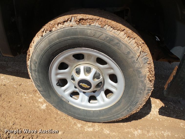 image for item DG0184 2013 Chevrolet Silverado 3500HD Crew Cab pickup truck cab and chassis