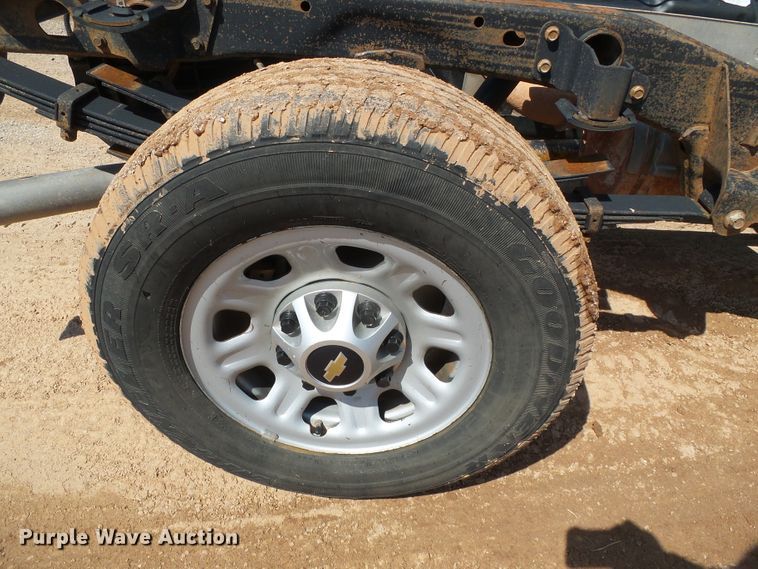 image for item DG0184 2013 Chevrolet Silverado 3500HD Crew Cab pickup truck cab and chassis