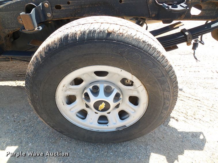 image for item DG0184 2013 Chevrolet Silverado 3500HD Crew Cab pickup truck cab and chassis