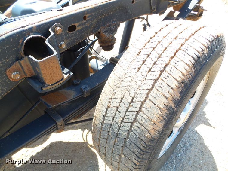 image for item DG0184 2013 Chevrolet Silverado 3500HD Crew Cab pickup truck cab and chassis