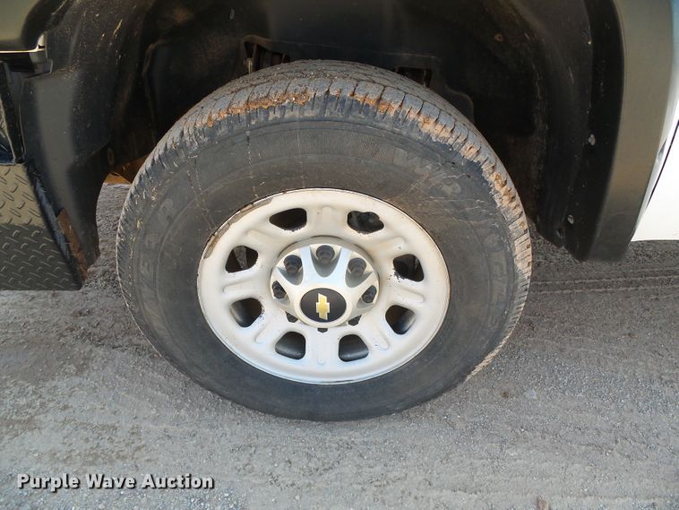 image for item DG0184 2013 Chevrolet Silverado 3500HD Crew Cab pickup truck cab and chassis