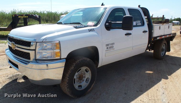 image for item DG0185 2014 Chevrolet Silverado 3500HD Crew Cab flatbed pickup truck