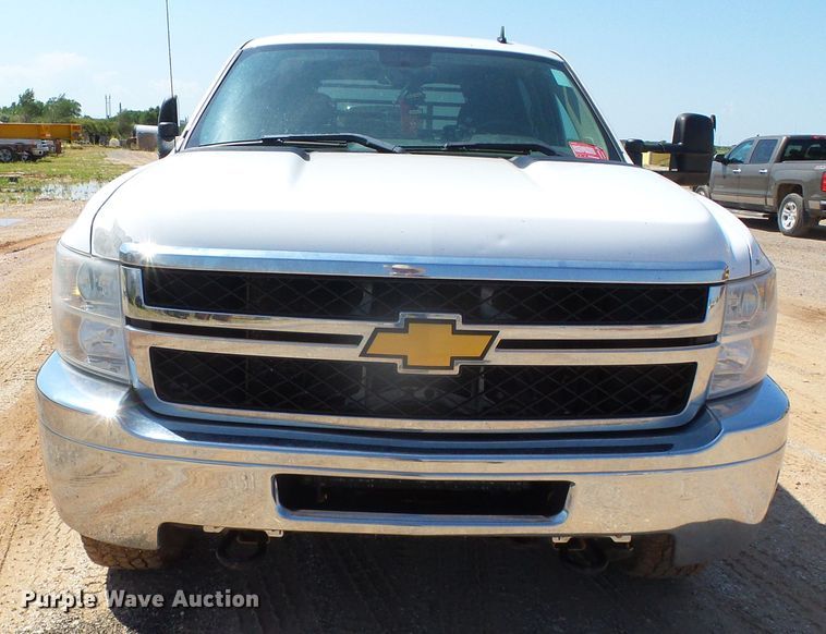 image for item DG0185 2014 Chevrolet Silverado 3500HD Crew Cab flatbed pickup truck