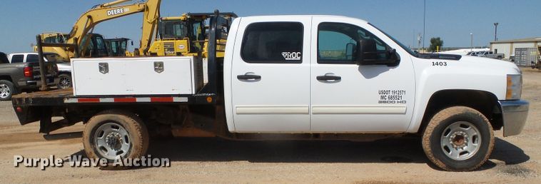 image for item DG0185 2014 Chevrolet Silverado 3500HD Crew Cab flatbed pickup truck