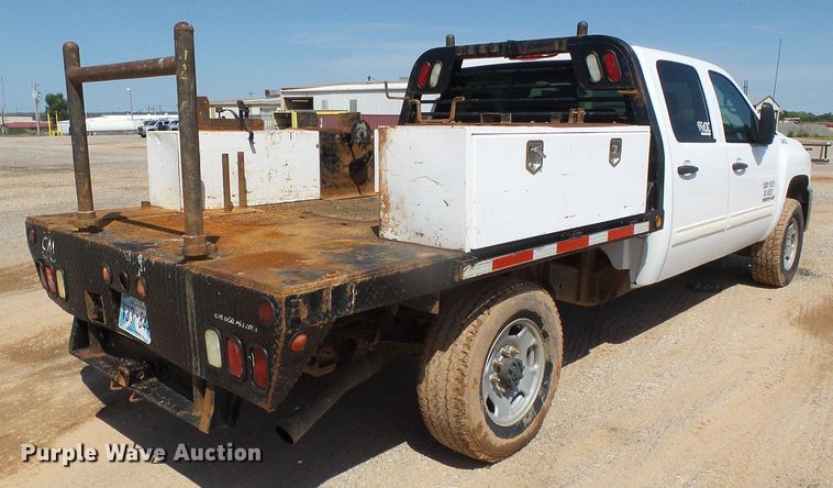 image for item DG0185 2014 Chevrolet Silverado 3500HD Crew Cab flatbed pickup truck