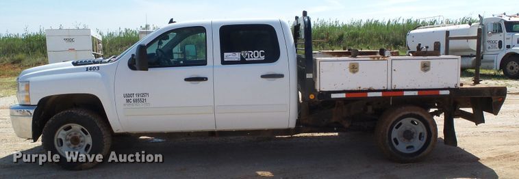 image for item DG0185 2014 Chevrolet Silverado 3500HD Crew Cab flatbed pickup truck
