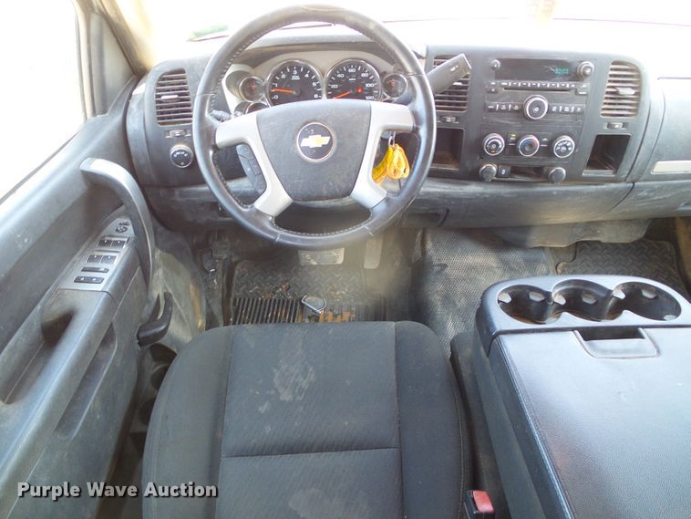 image for item DG0185 2014 Chevrolet Silverado 3500HD Crew Cab flatbed pickup truck