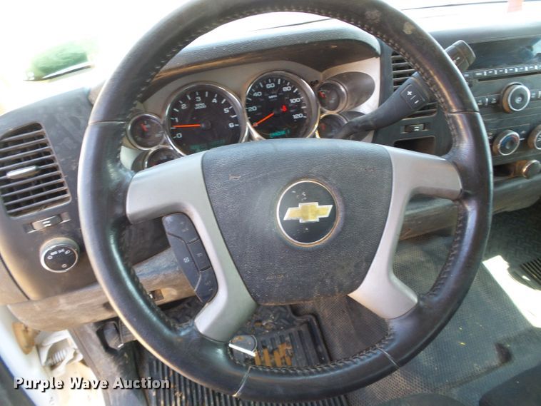 image for item DG0185 2014 Chevrolet Silverado 3500HD Crew Cab flatbed pickup truck