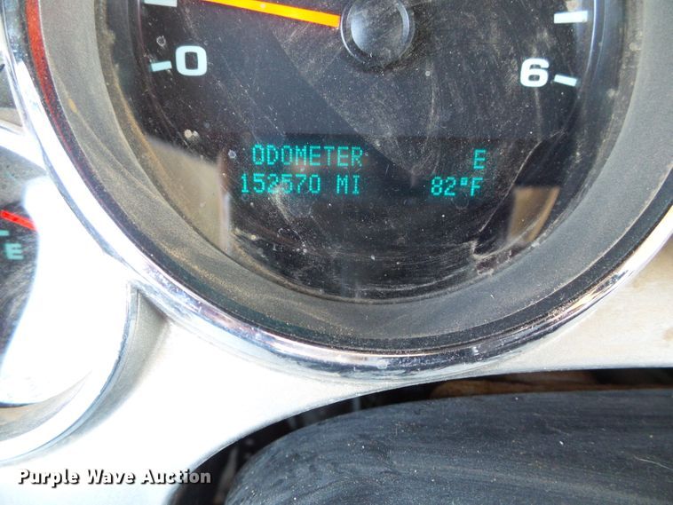 image for item DG0185 2014 Chevrolet Silverado 3500HD Crew Cab flatbed pickup truck