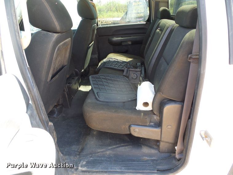 image for item DG0185 2014 Chevrolet Silverado 3500HD Crew Cab flatbed pickup truck