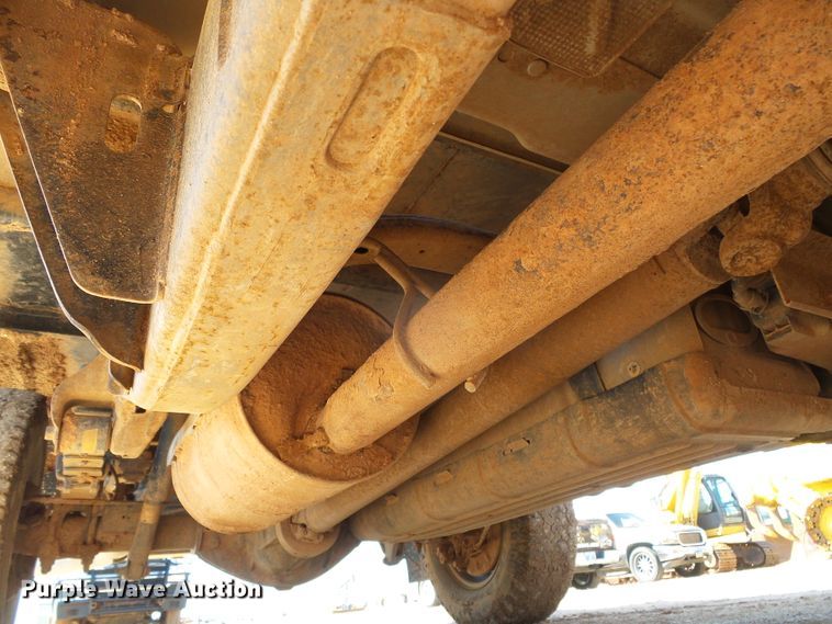 image for item DG0185 2014 Chevrolet Silverado 3500HD Crew Cab flatbed pickup truck