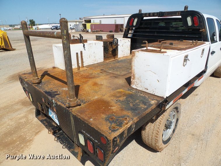 image for item DG0185 2014 Chevrolet Silverado 3500HD Crew Cab flatbed pickup truck