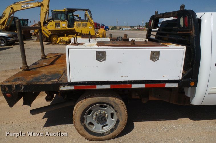 image for item DG0185 2014 Chevrolet Silverado 3500HD Crew Cab flatbed pickup truck