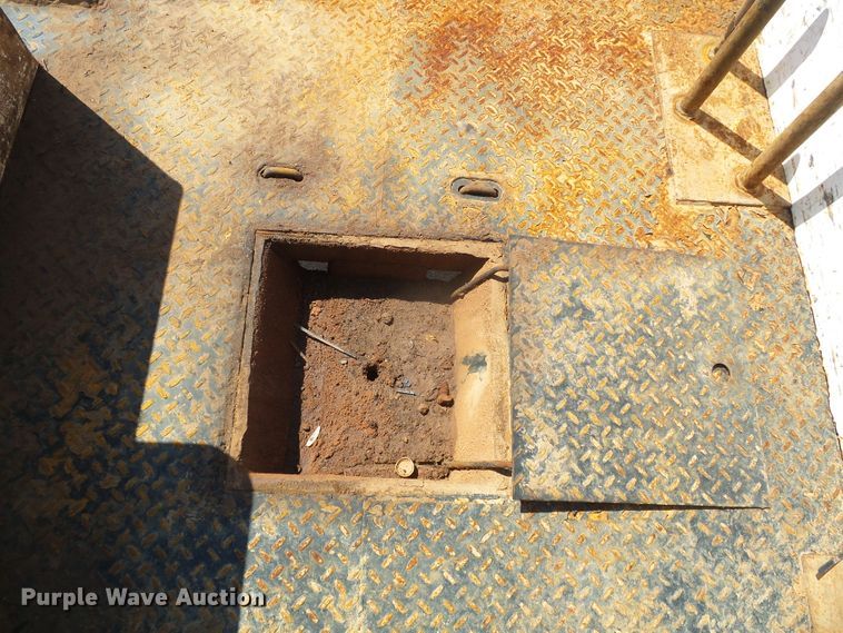 image for item DG0185 2014 Chevrolet Silverado 3500HD Crew Cab flatbed pickup truck