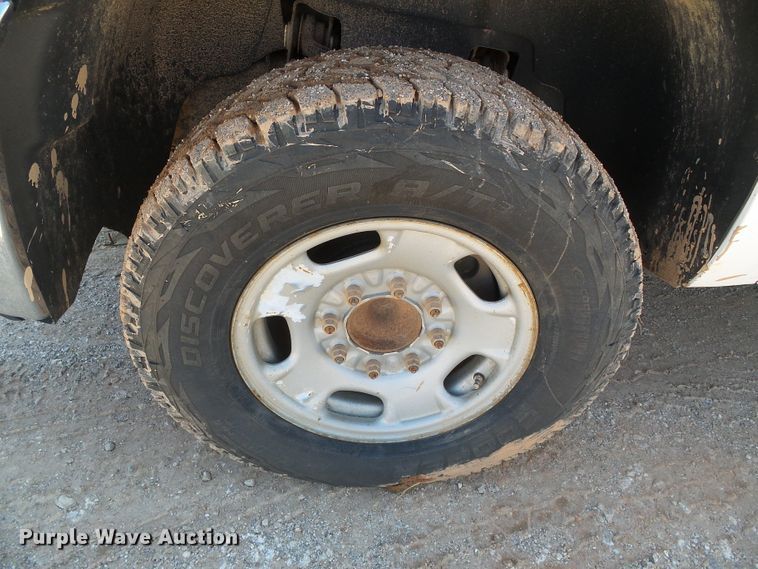 image for item DG0185 2014 Chevrolet Silverado 3500HD Crew Cab flatbed pickup truck