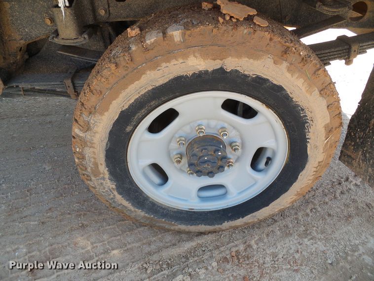 image for item DG0185 2014 Chevrolet Silverado 3500HD Crew Cab flatbed pickup truck