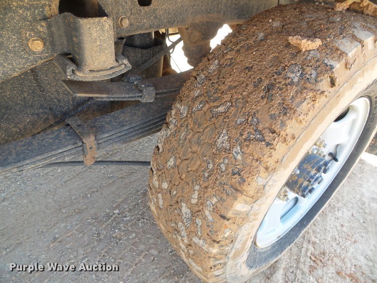 image for item DG0185 2014 Chevrolet Silverado 3500HD Crew Cab flatbed pickup truck