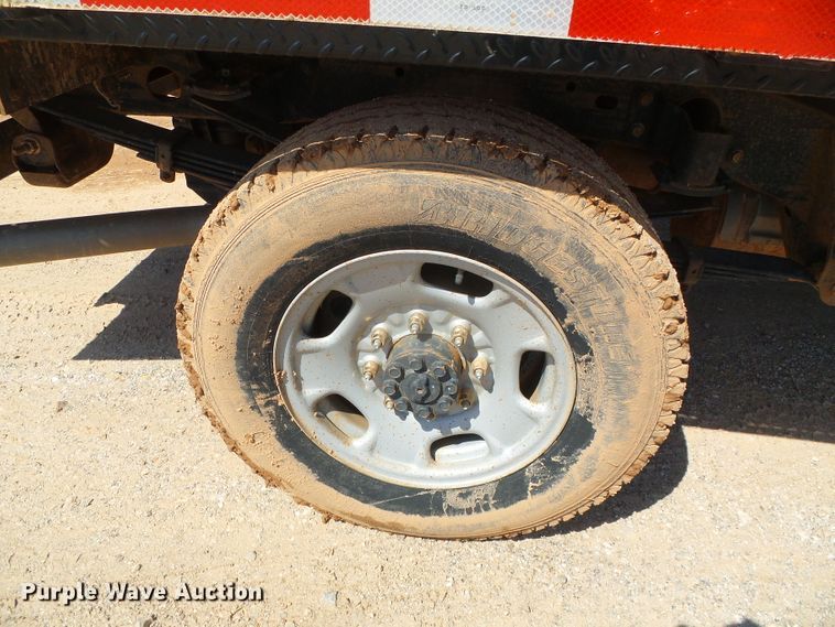 image for item DG0185 2014 Chevrolet Silverado 3500HD Crew Cab flatbed pickup truck