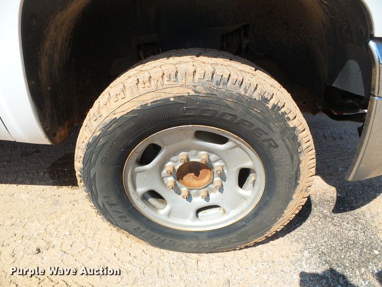 image for item DG0185 2014 Chevrolet Silverado 3500HD Crew Cab flatbed pickup truck