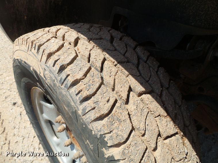 image for item DG0185 2014 Chevrolet Silverado 3500HD Crew Cab flatbed pickup truck