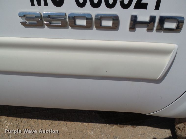 image for item DG0185 2014 Chevrolet Silverado 3500HD Crew Cab flatbed pickup truck