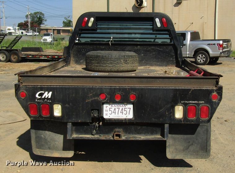 image for item DG1345 2001 Ford F350 Super Duty Crew Cab flatbed pickup truck