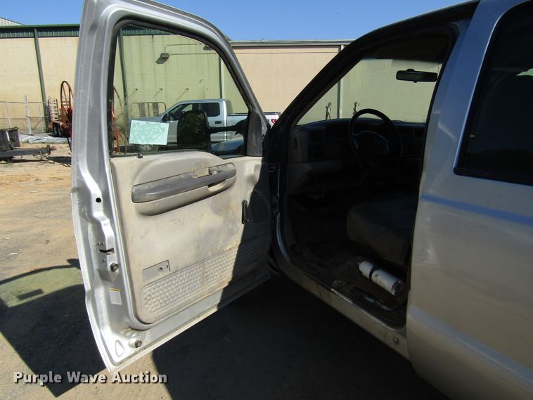 image for item DG1345 2001 Ford F350 Super Duty Crew Cab flatbed pickup truck