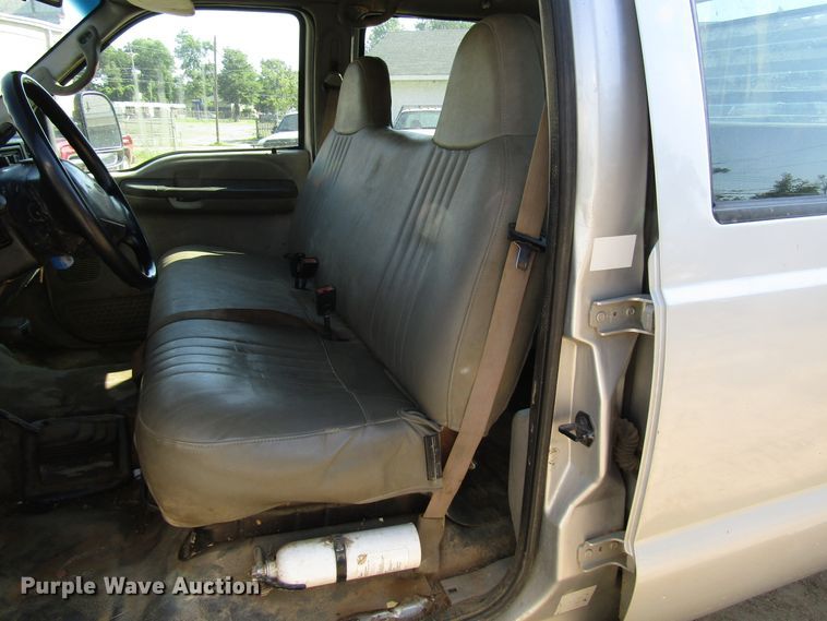 image for item DG1345 2001 Ford F350 Super Duty Crew Cab flatbed pickup truck