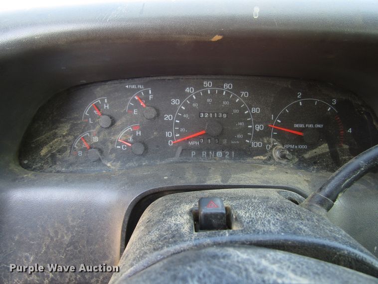 image for item DG1345 2001 Ford F350 Super Duty Crew Cab flatbed pickup truck