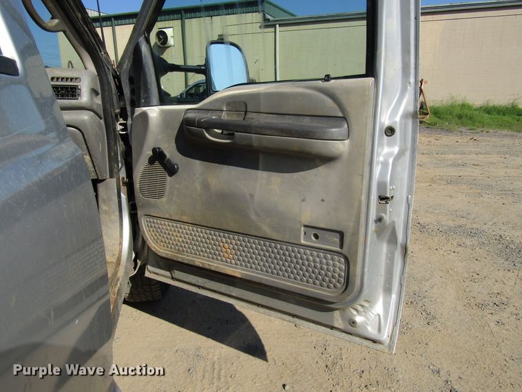 image for item DG1345 2001 Ford F350 Super Duty Crew Cab flatbed pickup truck