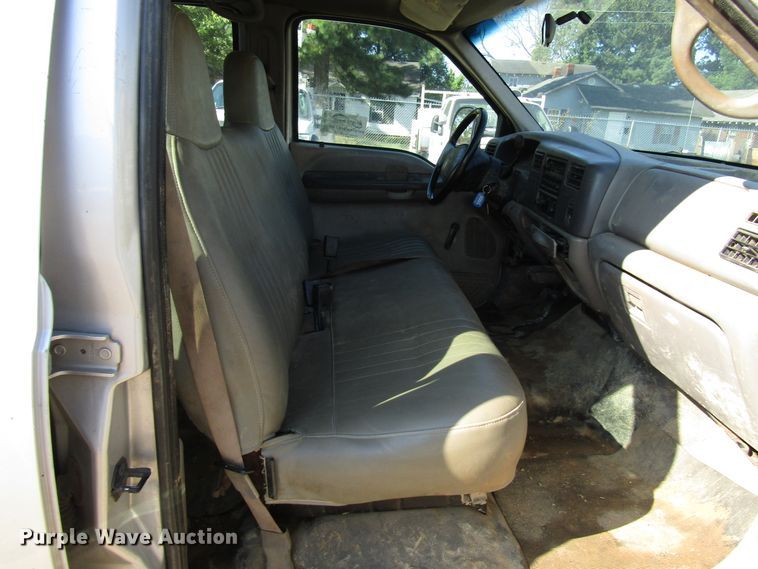 image for item DG1345 2001 Ford F350 Super Duty Crew Cab flatbed pickup truck