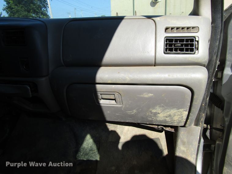 image for item DG1345 2001 Ford F350 Super Duty Crew Cab flatbed pickup truck