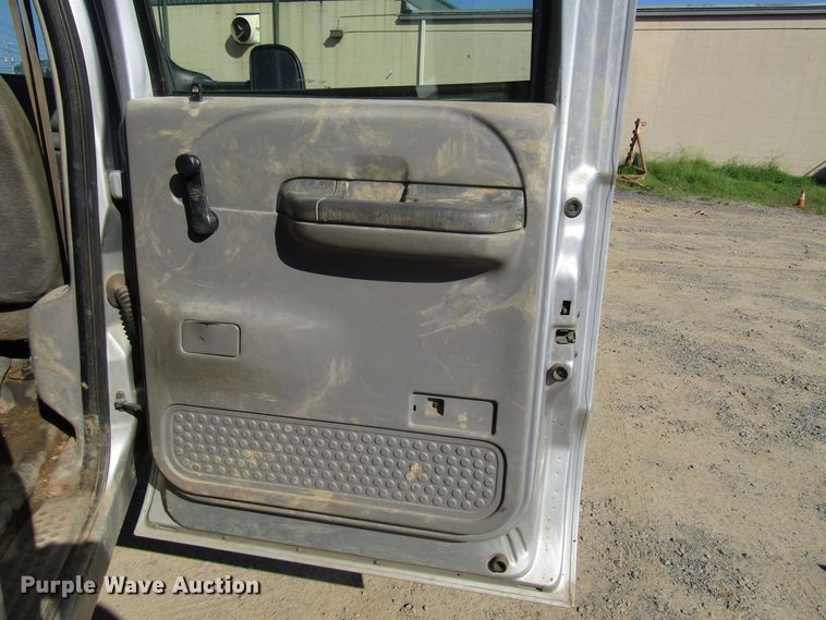 image for item DG1345 2001 Ford F350 Super Duty Crew Cab flatbed pickup truck