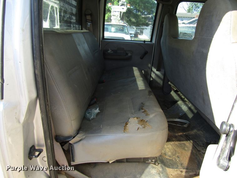 image for item DG1345 2001 Ford F350 Super Duty Crew Cab flatbed pickup truck