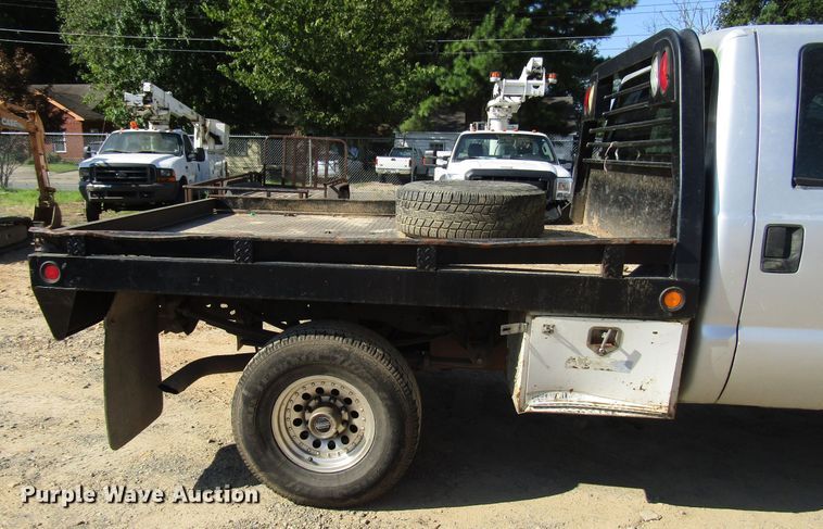 image for item DG1345 2001 Ford F350 Super Duty Crew Cab flatbed pickup truck