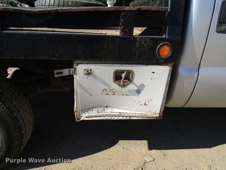 image for item DG1345 2001 Ford F350 Super Duty Crew Cab flatbed pickup truck