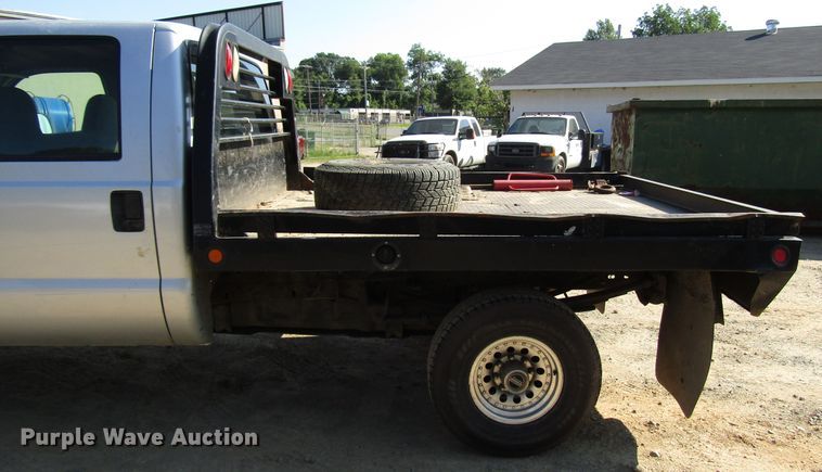 image for item DG1345 2001 Ford F350 Super Duty Crew Cab flatbed pickup truck
