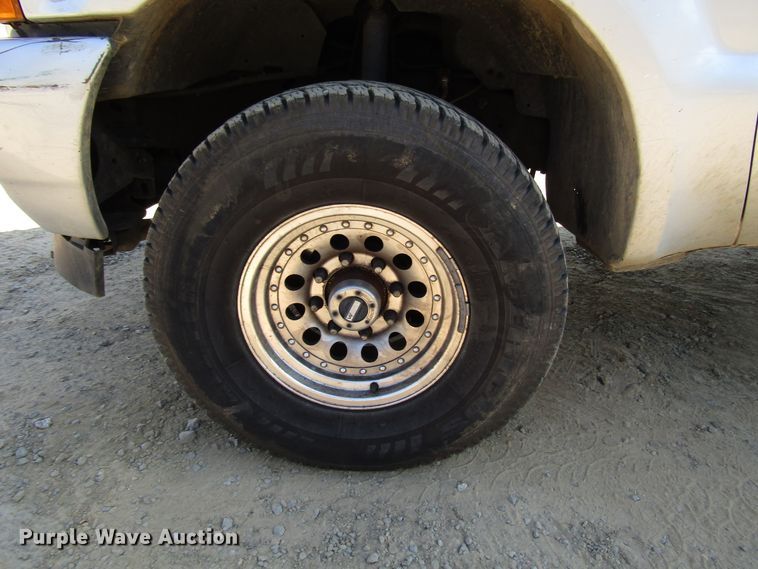 image for item DG1345 2001 Ford F350 Super Duty Crew Cab flatbed pickup truck