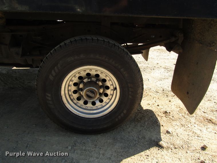 image for item DG1345 2001 Ford F350 Super Duty Crew Cab flatbed pickup truck