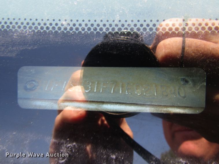 image for item DG1345 2001 Ford F350 Super Duty Crew Cab flatbed pickup truck