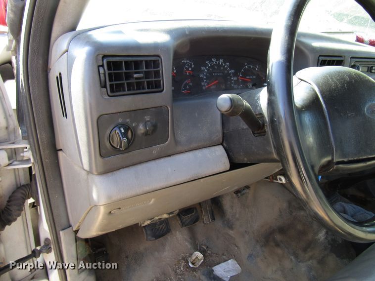 image for item DG1346 2000 Ford F350 Super Duty flatbed pickup truck