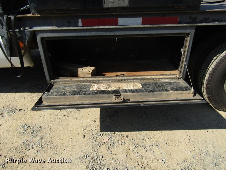 image for item DG1346 2000 Ford F350 Super Duty flatbed pickup truck