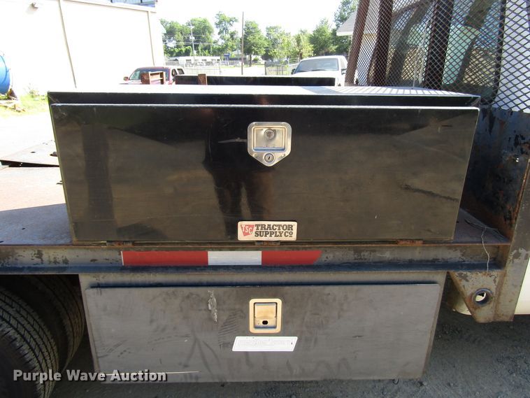 image for item DG1346 2000 Ford F350 Super Duty flatbed pickup truck