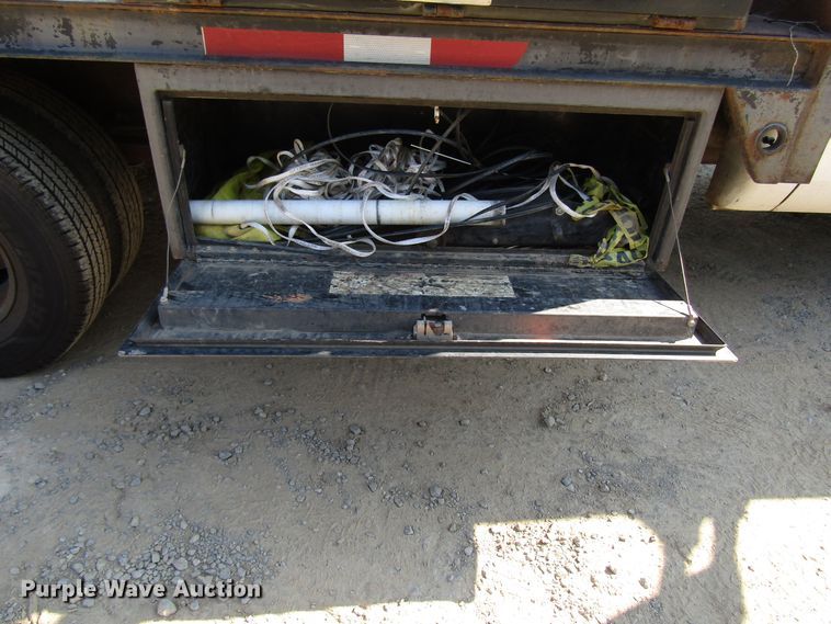 image for item DG1346 2000 Ford F350 Super Duty flatbed pickup truck