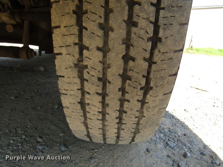 image for item DG1346 2000 Ford F350 Super Duty flatbed pickup truck