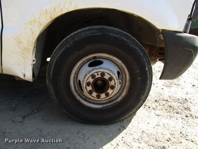 image for item DG1346 2000 Ford F350 Super Duty flatbed pickup truck