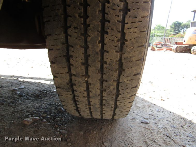 image for item DG1346 2000 Ford F350 Super Duty flatbed pickup truck