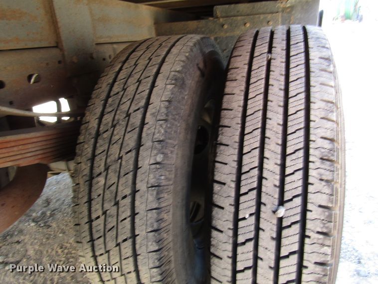 image for item DG1346 2000 Ford F350 Super Duty flatbed pickup truck